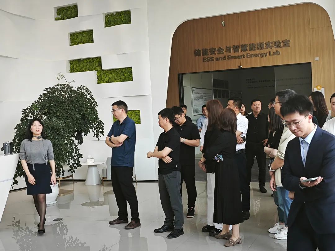 参观1.jpg